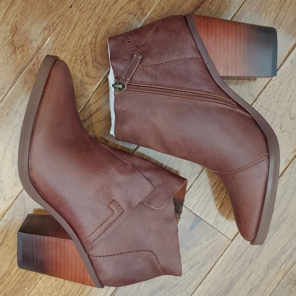 Kelsi Dagger Brooklyn Watchman Ankle Boots - Picture 4 of 10